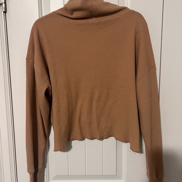Aritzia TNA cropped waffle knit thermal turtleneck top - Picture 5 of 6